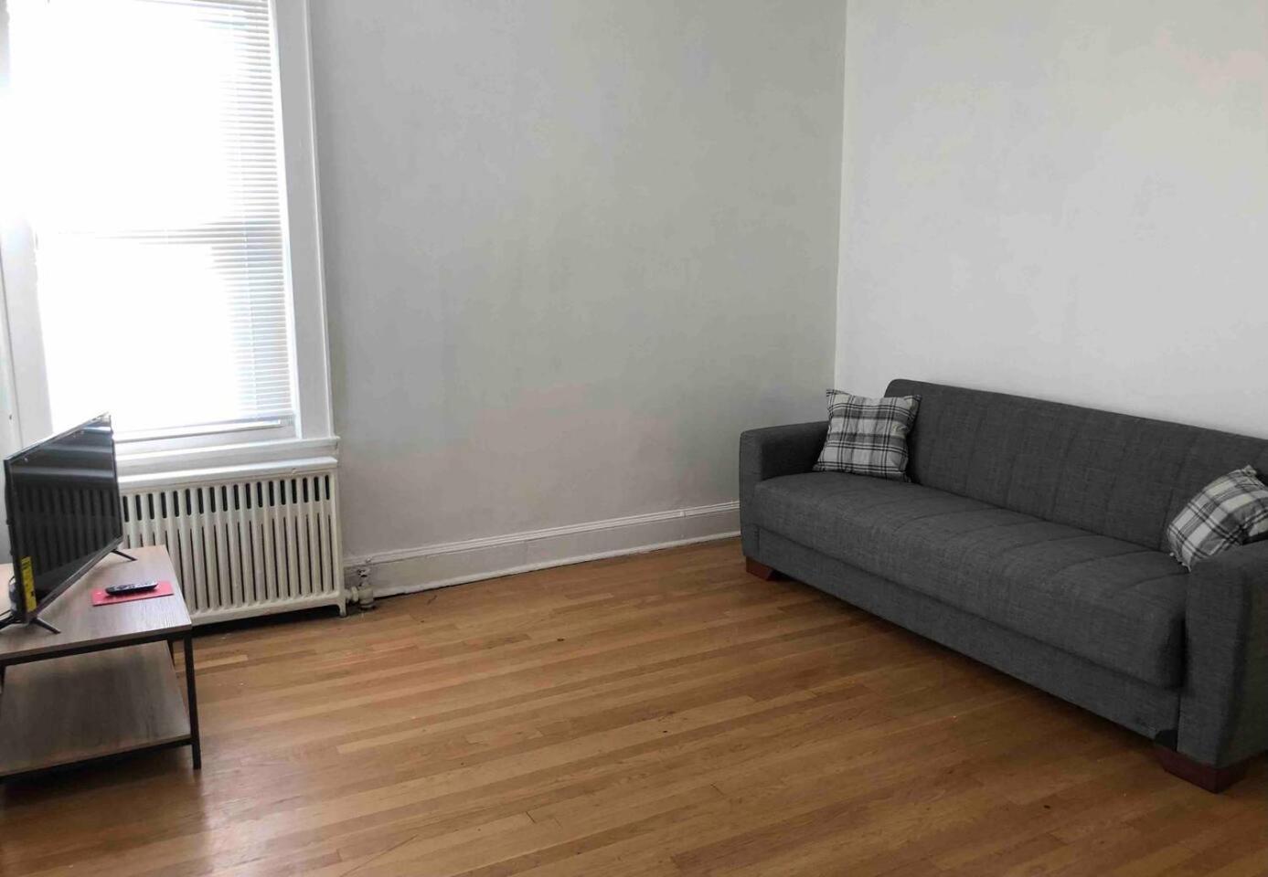 Spacious 2 Bedroom Apartment With 1 Bathroom And Private Street Entrance Paterson Exterior photo